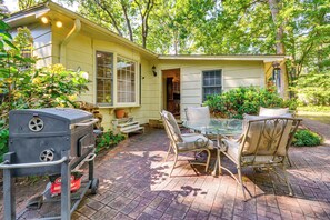 Interior - Private Outdoor Space: Tranquil Home in Greensboro (Greensboro)