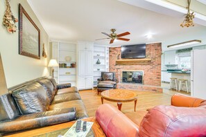 House (4 Bedrooms) | Front of property