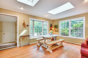 House (4 Bedrooms) | Interior - Private Outdoor Space: Tranquil Home in Greensboro (Greensboro)