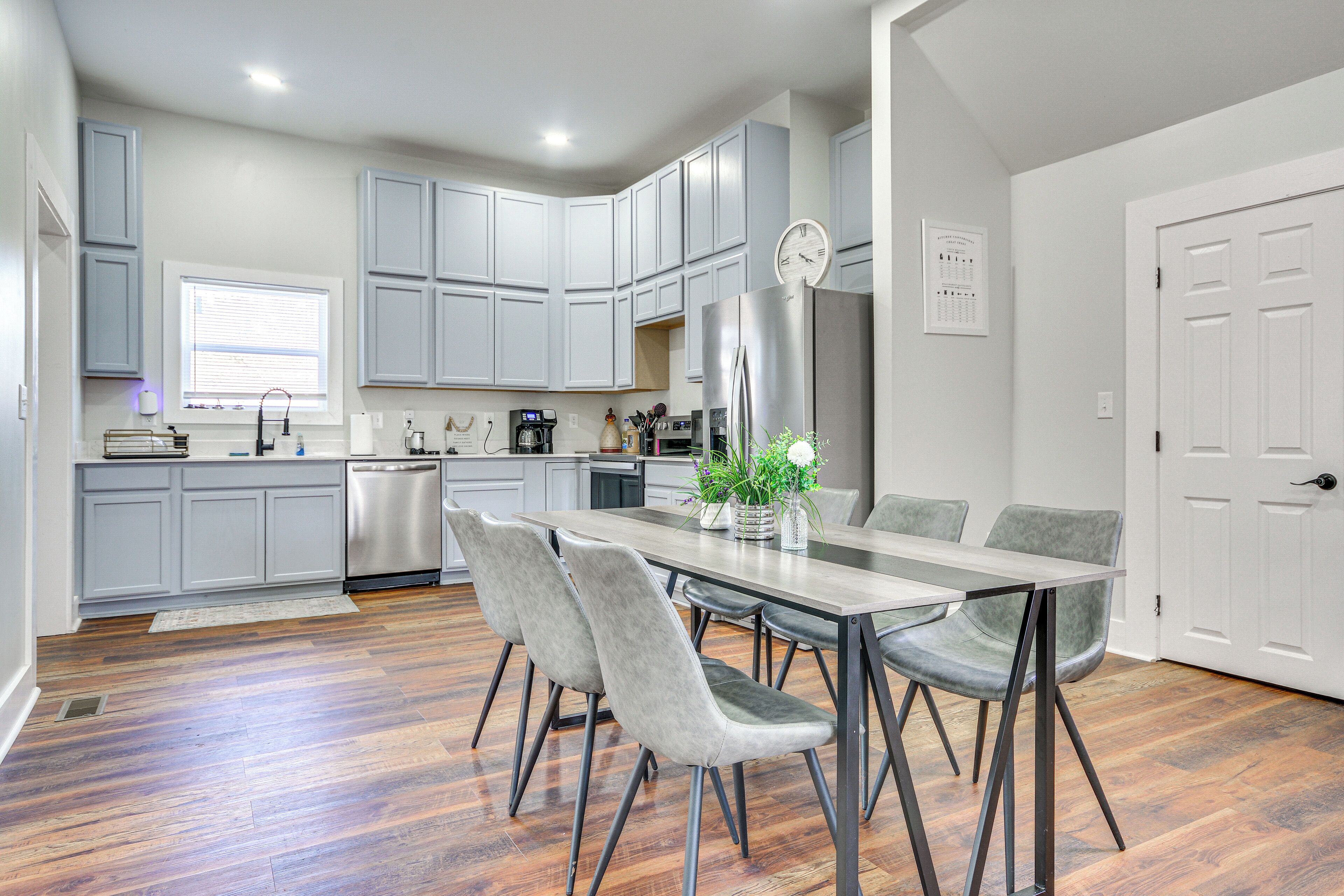 House (5 Bedrooms) | Interior