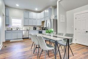 House (5 Bedrooms) | Interior