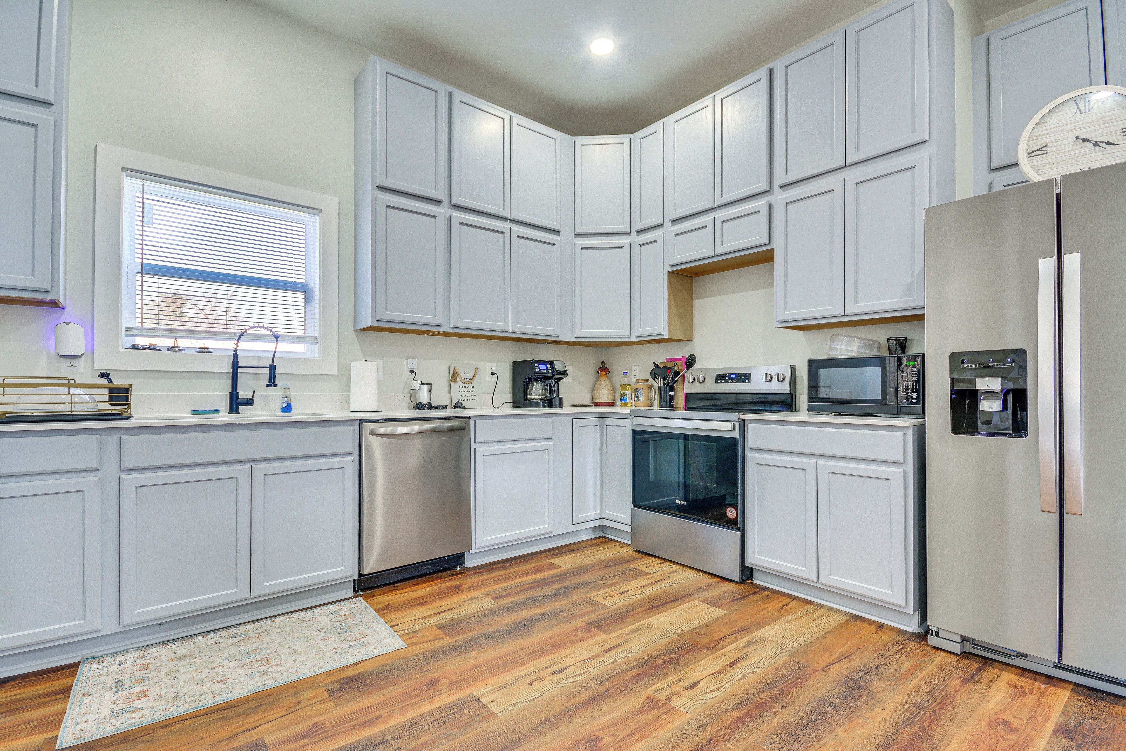 House (5 Bedrooms) | Interior