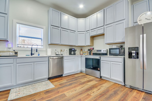 House (5 Bedrooms) | Interior