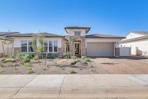 Interior - Getaway w/ Fenced Yard: 4 Mi to Phoenix Raceway (Avondale)