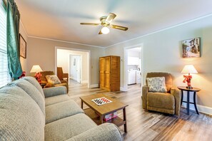 Interior - < 1 Mi to Paris Mtn State Park: Retreat w/ Deck! (Greenville)