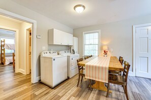 Interior - < 1 Mi to Paris Mtn State Park: Retreat w/ Deck! (Greenville)