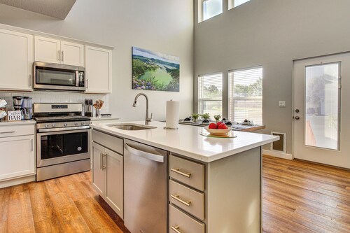 Room to Work + Relax! SLC Townhome w/ Office, Yard