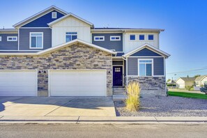 House (4 Bedrooms) | Front of property