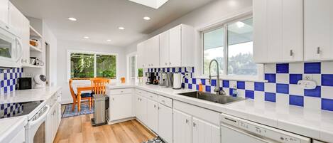 House (5 Bedrooms) | Interior