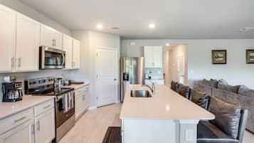 House (4 Bedrooms) | Interior