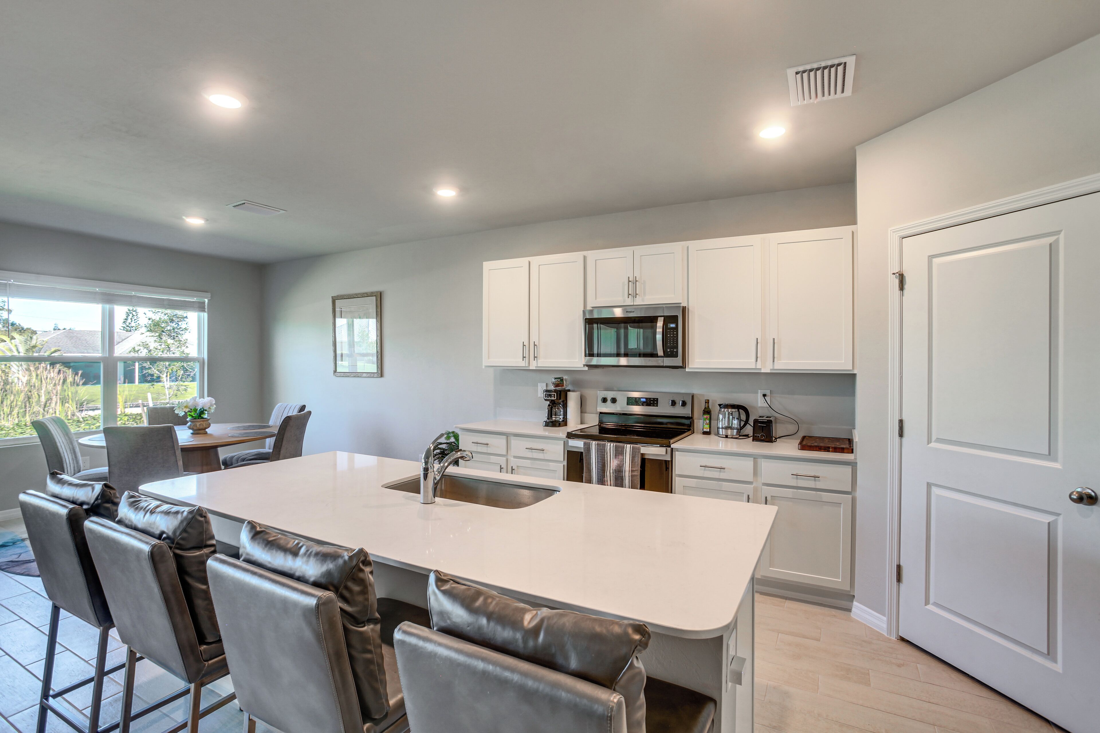 المنشأة من الداخل