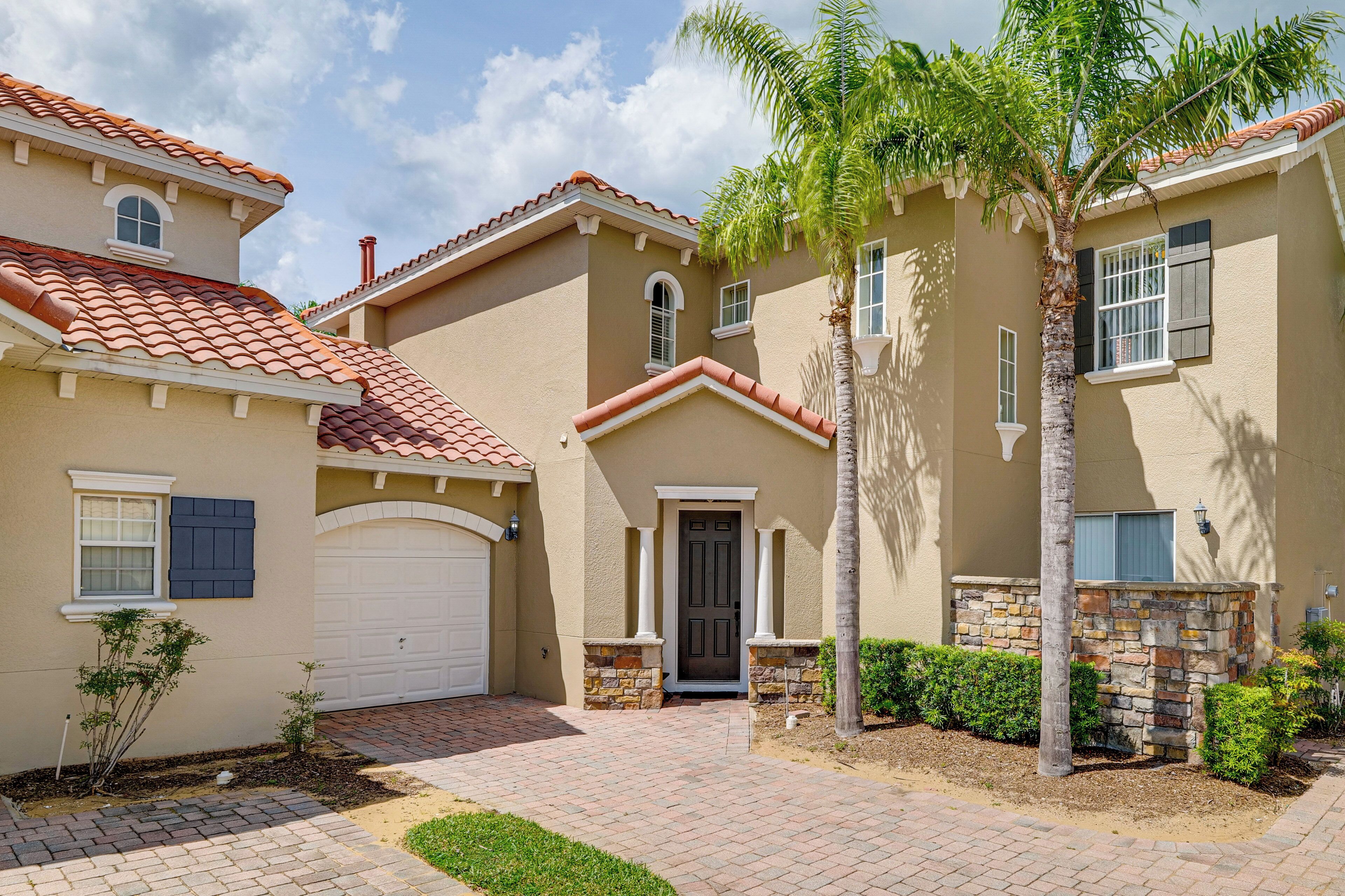 Villa (5 Bedrooms) | Front of property