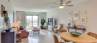 < 2 Mi to London Bridge: Chic Condo w/ Pool Access