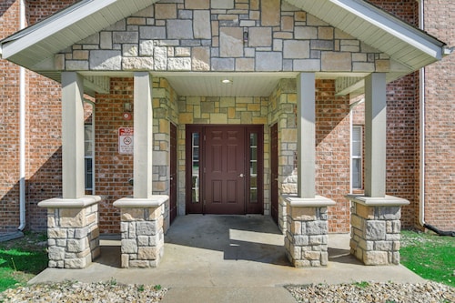 Whimsy on the Hillside!' Family Condo in Branson