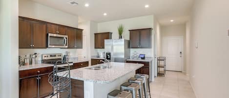 House (3 Bedrooms) | Interior