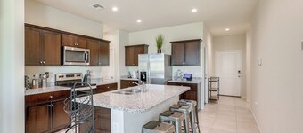 Suburban Family Home 7 Mi to Poston Butte Preserve