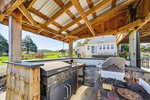 5 Mi to Dtwn Somerset! Country Retreat w/ Gazebo