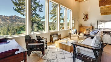 House (6 Bedrooms) | Interior