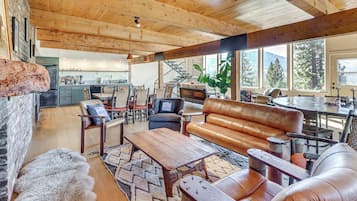 House (6 Bedrooms) | Interior