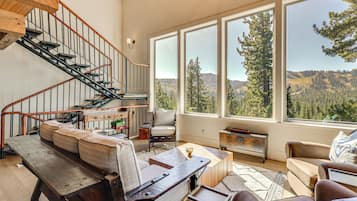 House (6 Bedrooms) | Interior