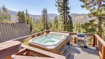 House (6 Bedrooms) | Front of property