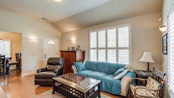 House (2 Bedrooms) | Interior