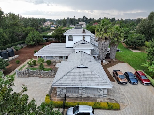 Lux Suites Hostpoa Airbnb's Eldoret