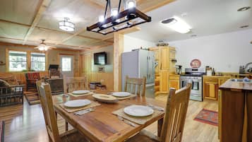 House (4 Bedrooms) | Interior