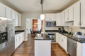 House (4 Bedrooms) | Interior