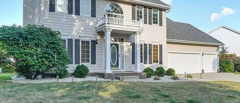 House (4 Bedrooms) | Front of property