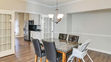House (4 Bedrooms) | Interior
