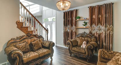 Des Moines Suburb Stay w/ Spacious Layout & Deck!