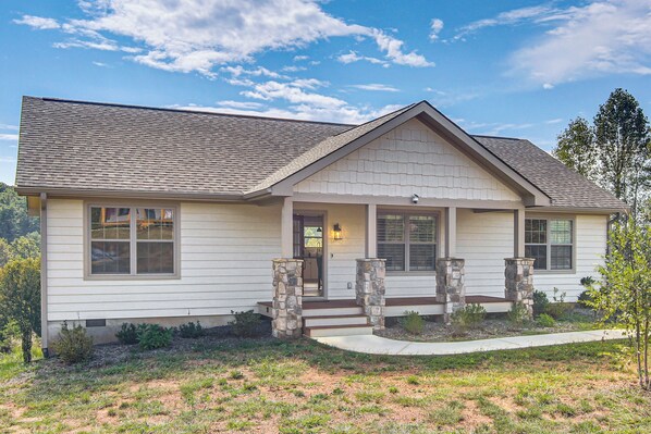 A single-story house with a gabled roof, a front porch with stone pillars, and a front door. - 5 Mi to Dtwn, Stunning Views: Weaverville Retreat! (Weaverville)