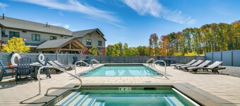 Ski-in/out Okemo Mountain Resort Condo w/ Balcony