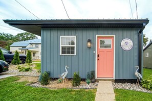 Unclassified image, 5 of 28, button - 'blue Heron' Walk to Kelso Beach! Pet-friendly Gem (Erie)
