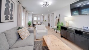Interior - 'zen Haven' Lakefront Erie Home w/ Shore Access (Erie)