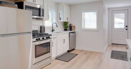 'zen Haven' Lakefront Erie Home w/ Shore Access