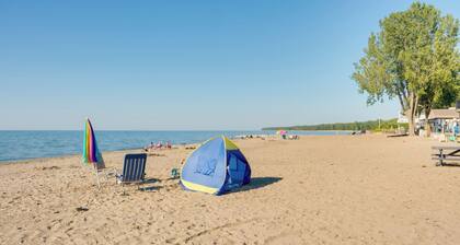 'wishin & Fishin' Walkable Erie Home By the Beach!