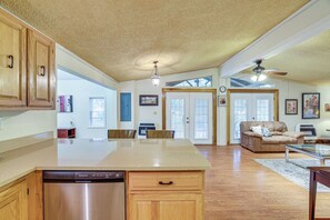 المنشأة من الداخل