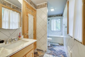 House (3 Bedrooms) | Interior - 7 Mi to Big Boulder Mtn! Home w/ Pet-friendly Yard (Albrightsville)