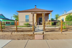 House (2 Bedrooms) | Front of property - Walkable Location, Fenced Yard: Wickenburg Home! (Wickenburg)