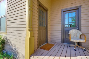 House (2 Bedrooms) | Interior - Walkable Location, Fenced Yard: Wickenburg Home! (Wickenburg)