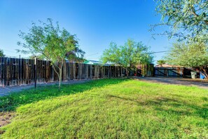 House (2 Bedrooms) | Interior - Walkable Location, Fenced Yard: Wickenburg Home! (Wickenburg)