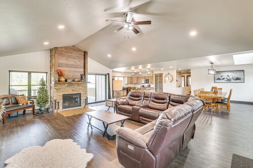 Deck & Game Room: Group Golf Retreat in Sturgis