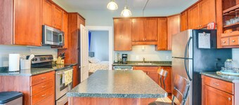 Walk to Lake & Dining: Inviting Sackets Harbor Apt