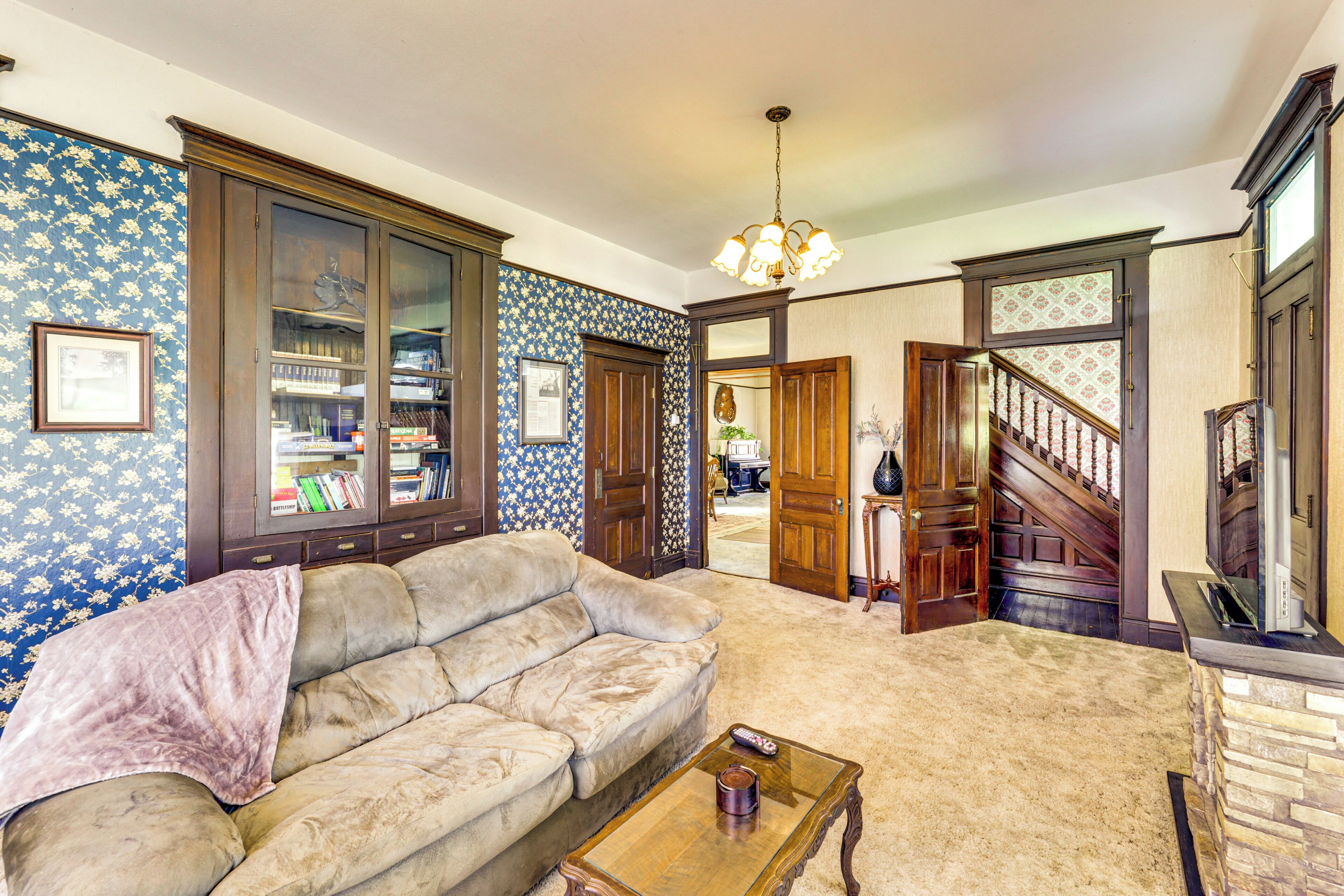 House (5 Bedrooms) | Interior