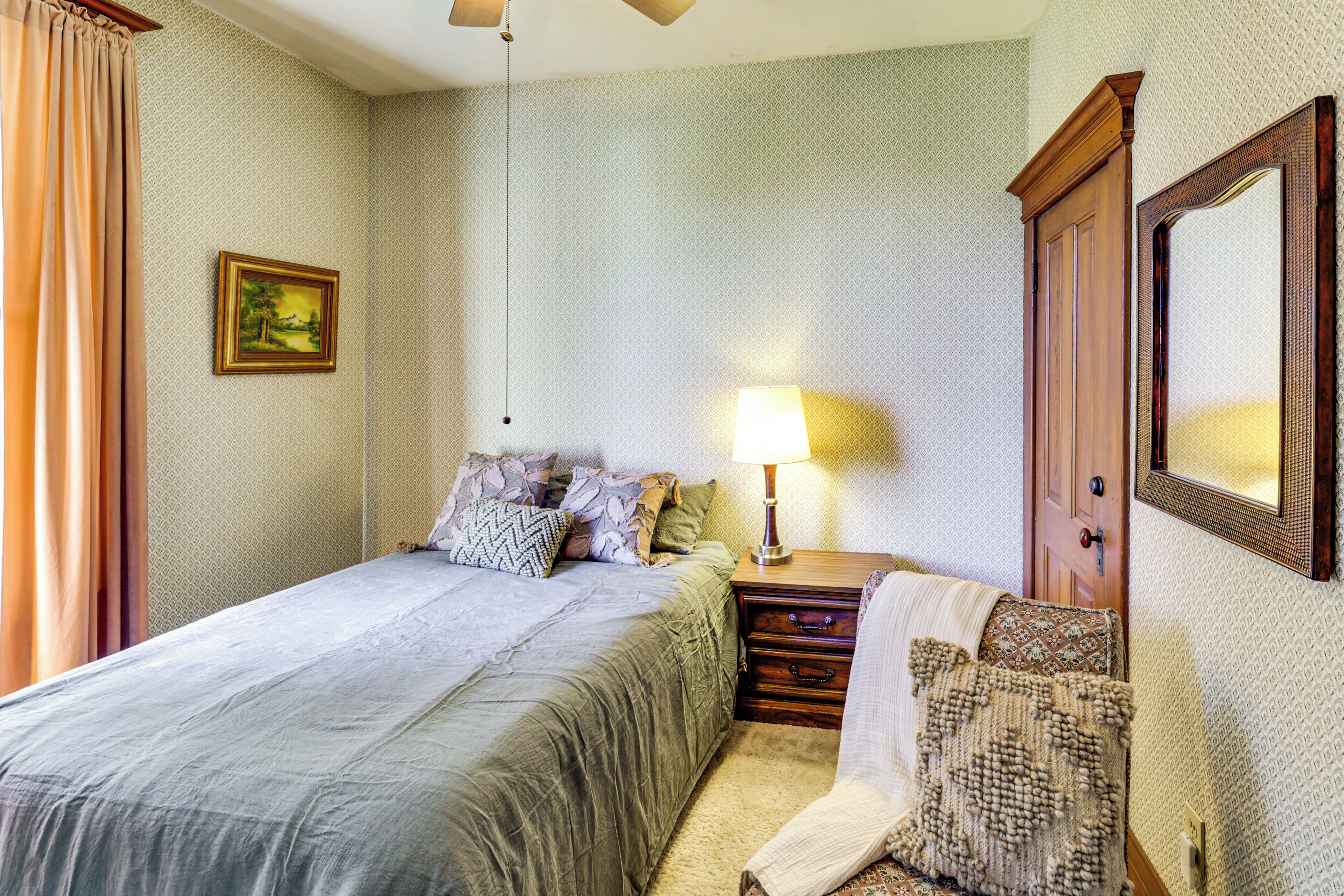 House (5 Bedrooms) | Interior