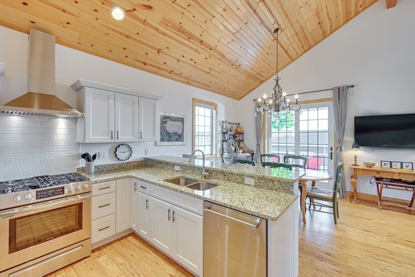 House (2 Bedrooms) | Interior - Walk to Dtwn Syracuse: Private Lake-view Home (Syracuse)
