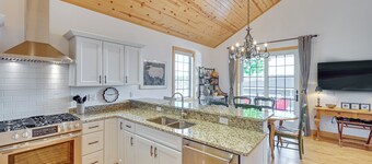 Walk to Dtwn Syracuse: Private Lake-view Home