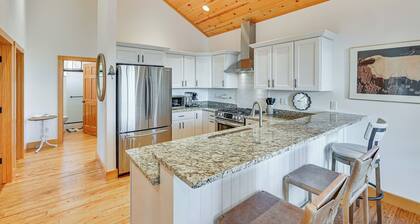 Walk to Dtwn Syracuse: Private Lake-view Home